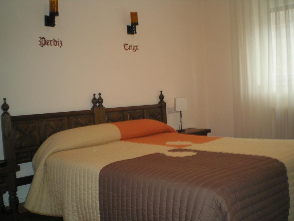 Hotel Tierra De Campos à Osorno Chambre photo